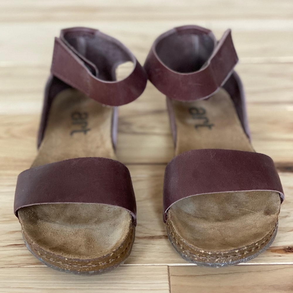 Sandals By art.  Size 37.